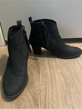 Vionic Black Ankle Booties with Block Heel and Side Zip